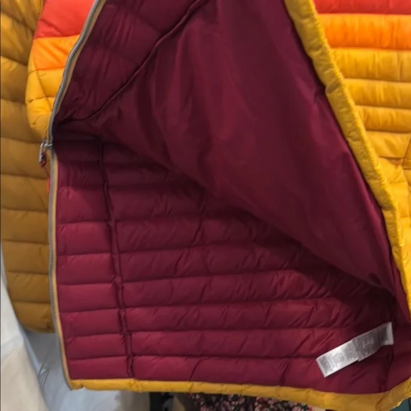 Women’s Cotopaxi Down hoodie - Picture 5 of 6